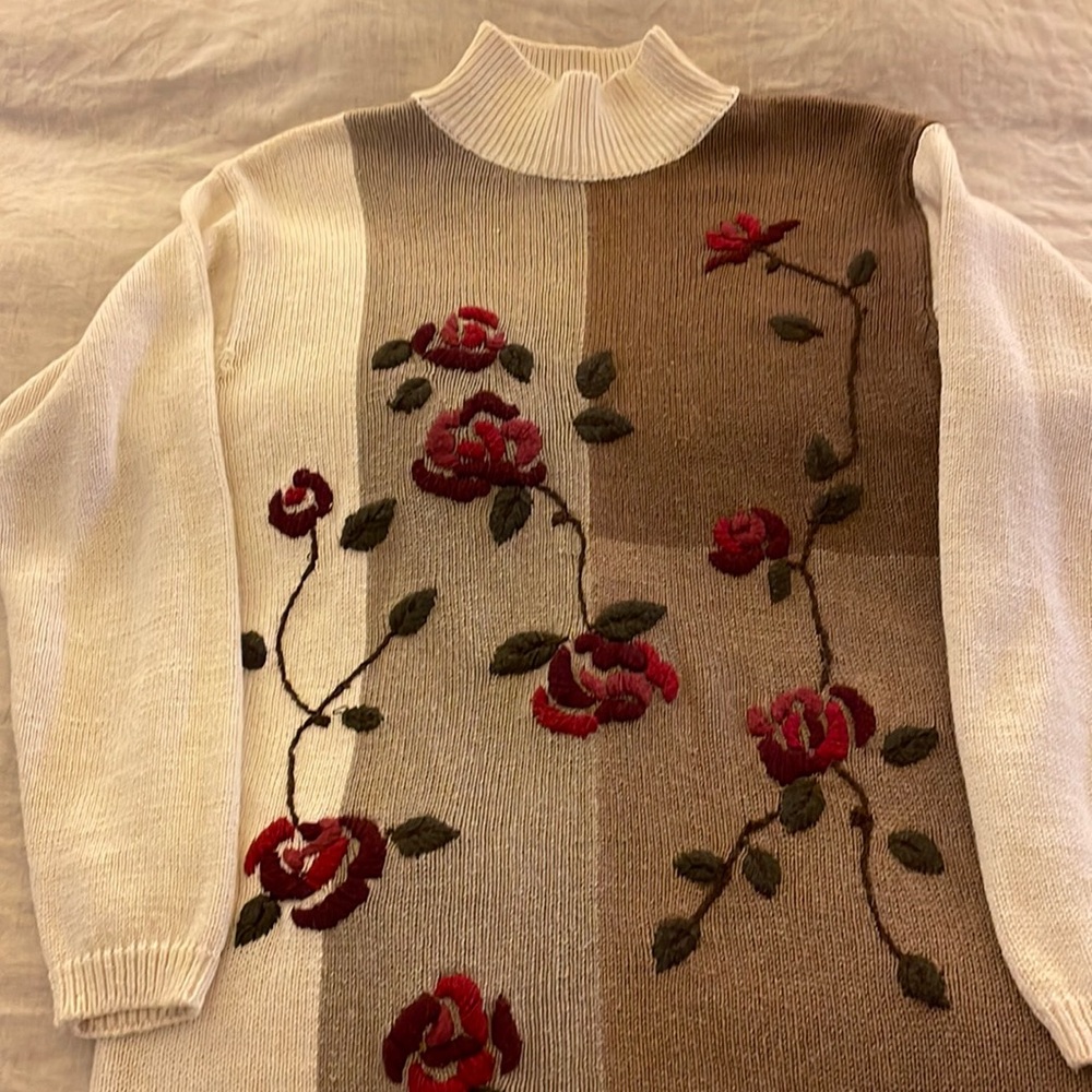 Mock neck floral Sweater size M.